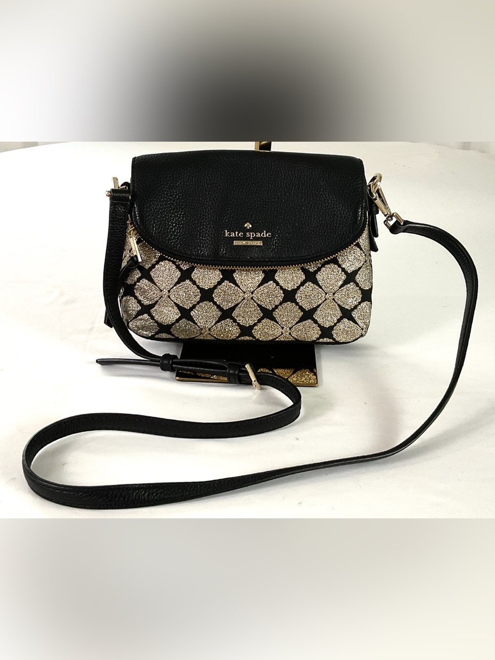 NWOT-Kate Spade –Harlyn Jackson St., Crossbody bag-silver glitter spade flower